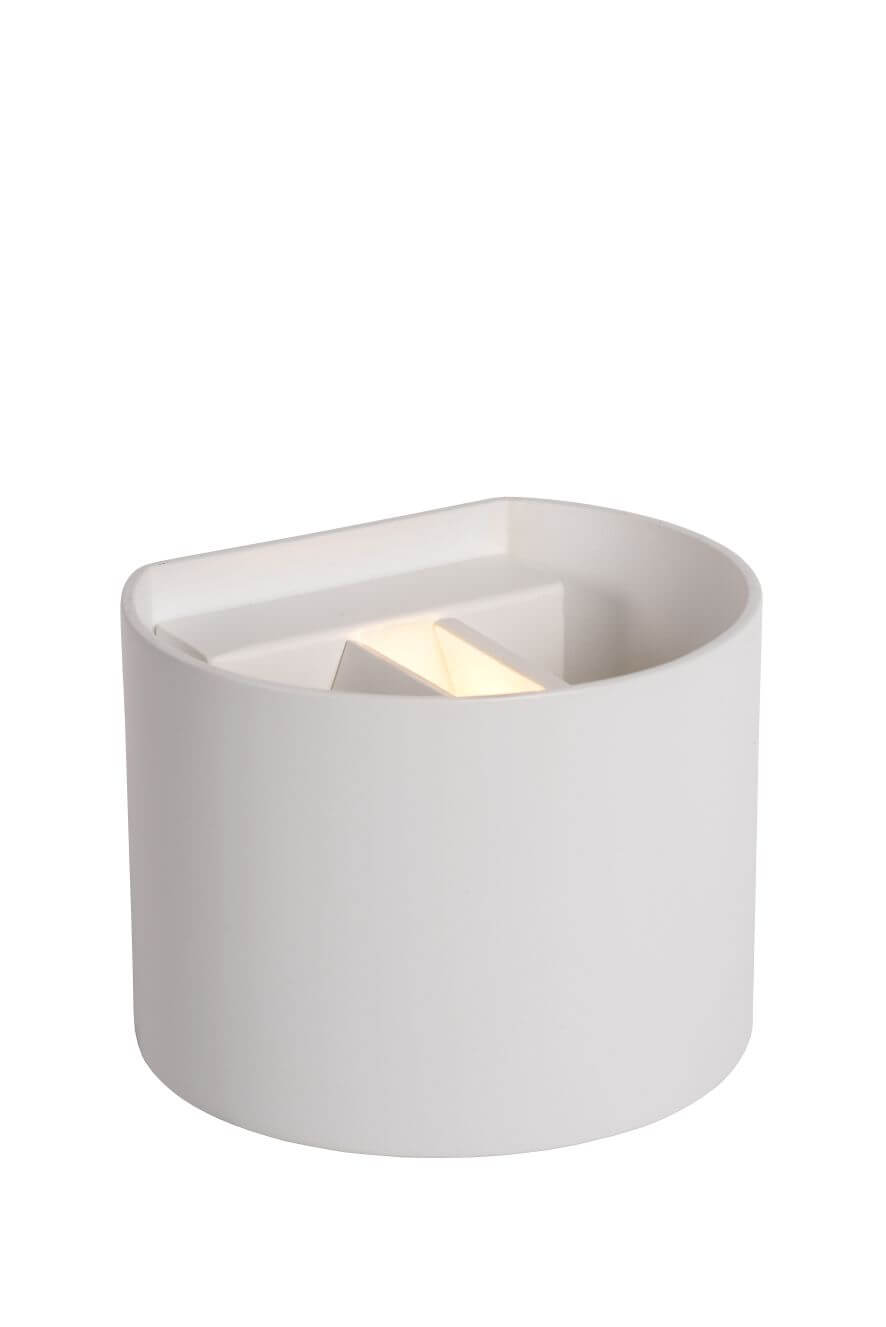Détail du haut du luminaire, source lumineuse chaude dans l'ouverture