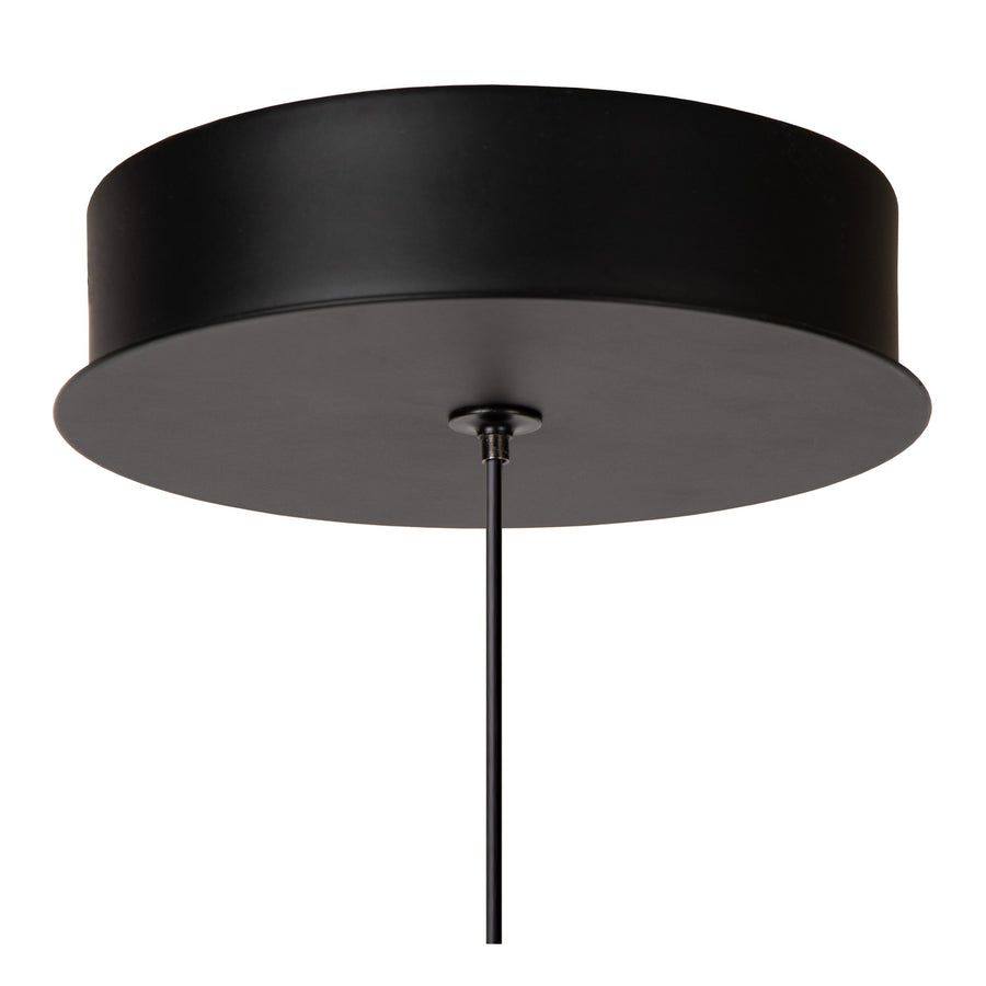 Détail de la rosace de plafond noire et du câble vus de dessous