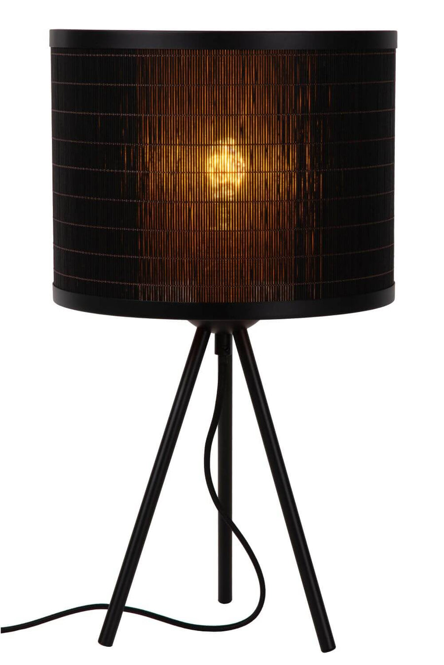 Vue rapprochée de la lampe allumée, mettant en valeur l’abat-jour cylindrique et le piètement tripode noir.