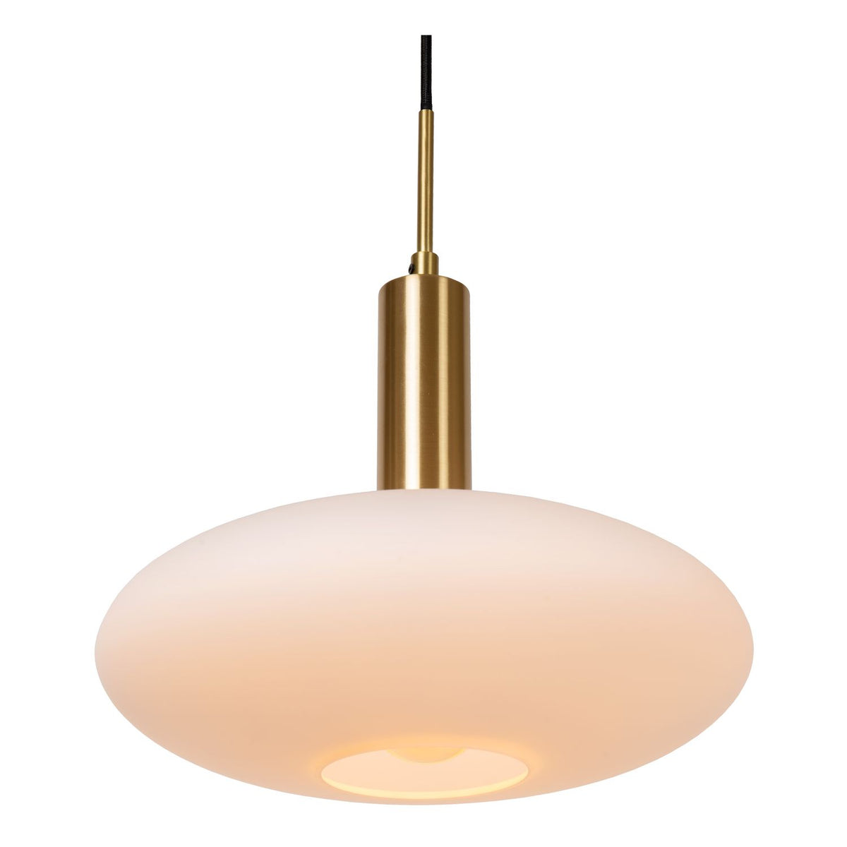 Gros plan sur une lumière : abat-jour ovale opale et support cylindrique doré brossé.