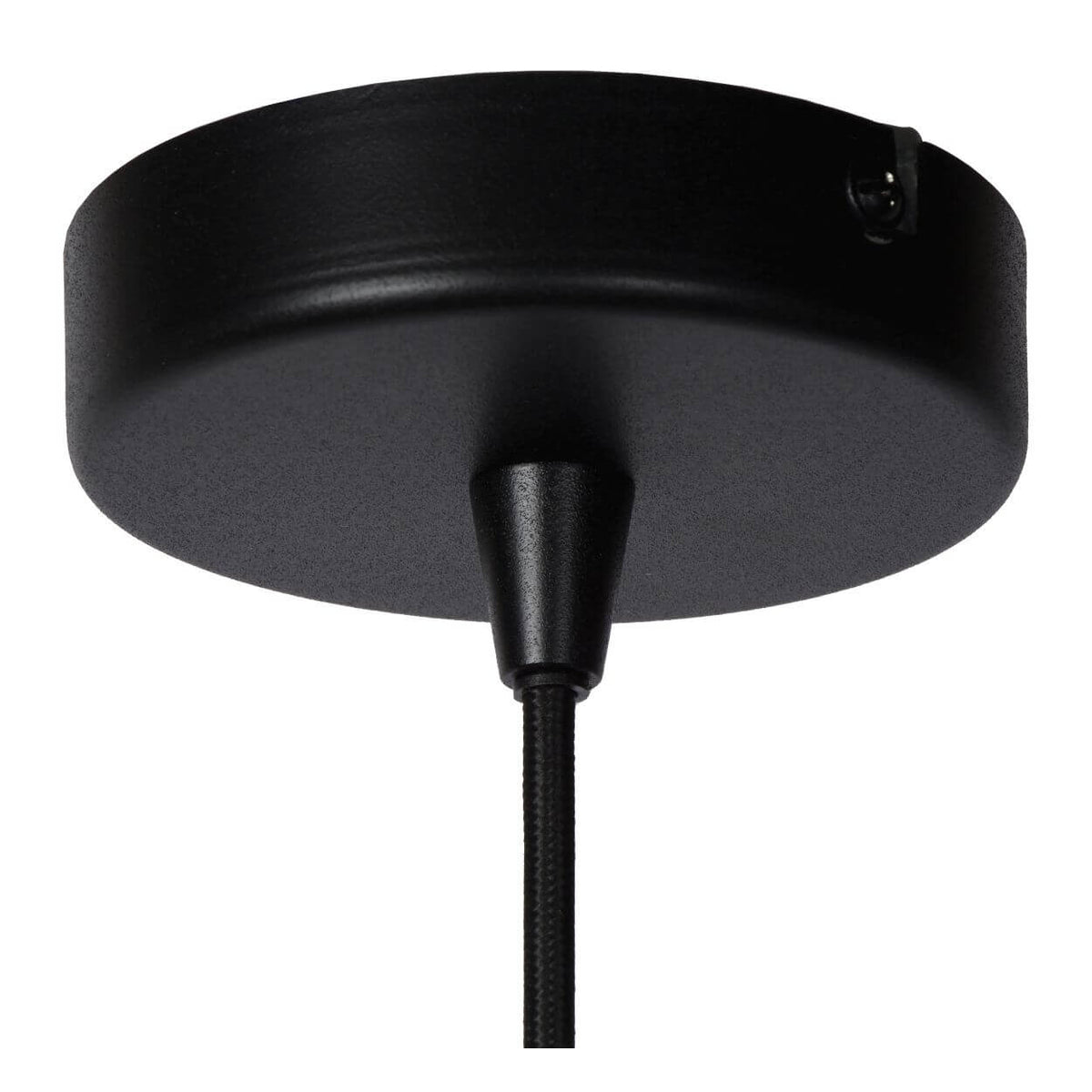 Détail du support de plafond noir et du câble tressé de la suspension.