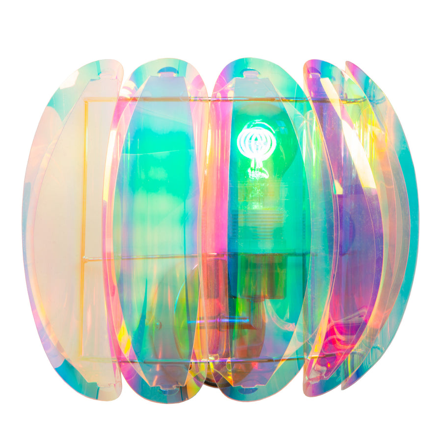 Produit de face sur fond blanc, pétales translucides aux reflets arc-en-ciel
