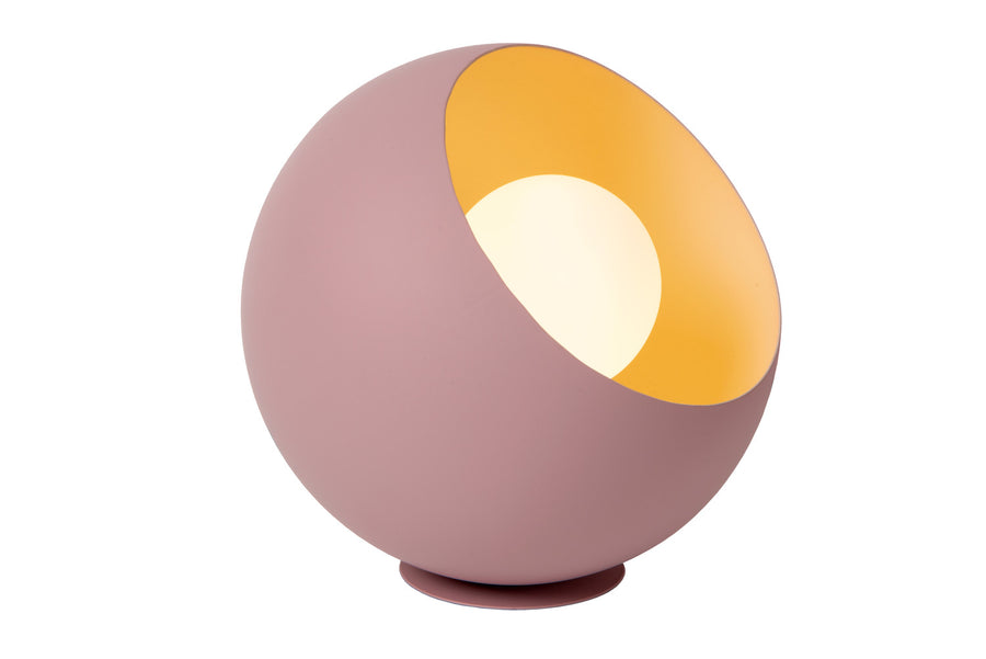 Lampe sphérique rose sur fond blanc, légèrement inclinée, mettant en valeur sa forme arrondie.