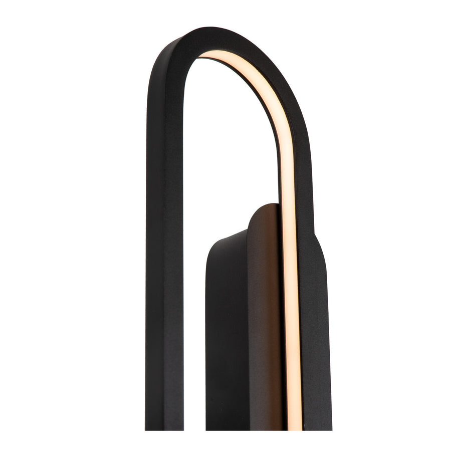 Détail zoomé du sommet : arche noire et ruban LED à lumière chaude