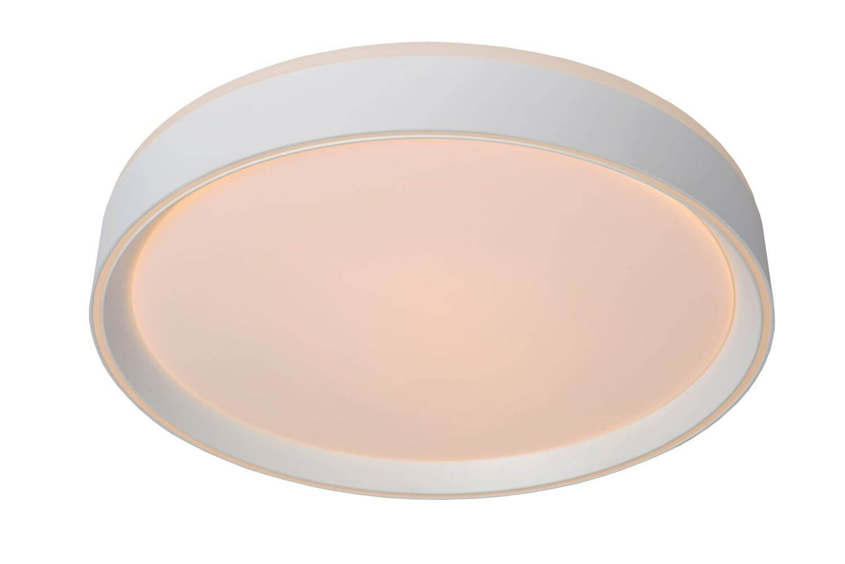 Plafonnier rond blanc vu de face, diffuseur lumineux allumé sur fond blanc.