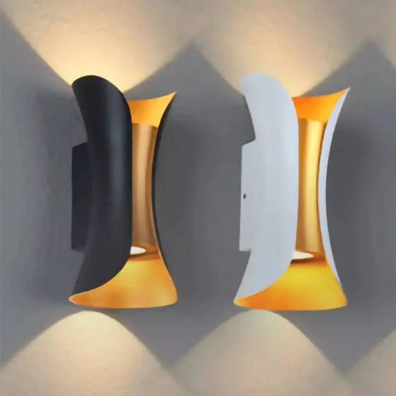 Luminaire Extérieur Design Italien | ÉclatModerne - Designix Applique murale extérieur Doré et Noir Blanc Chaud (2700 - 3500K)