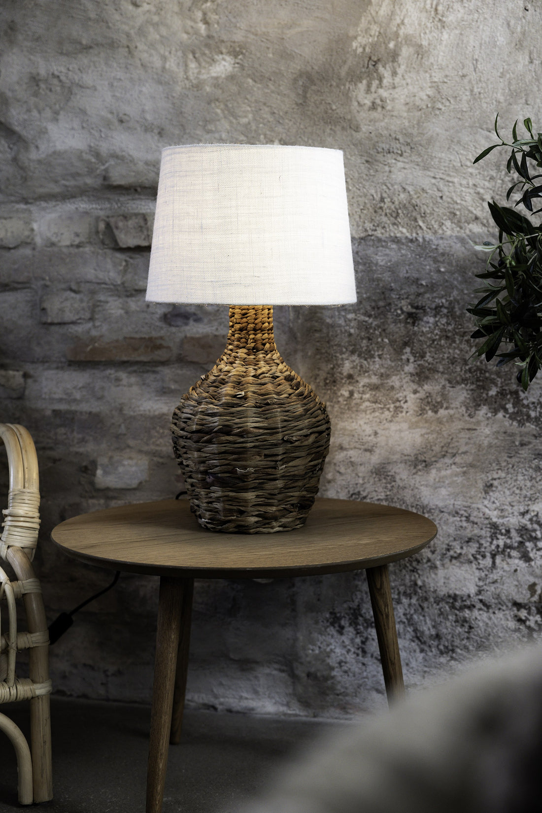 Lampe à poser Paglia en rotin, abat-jour en jute