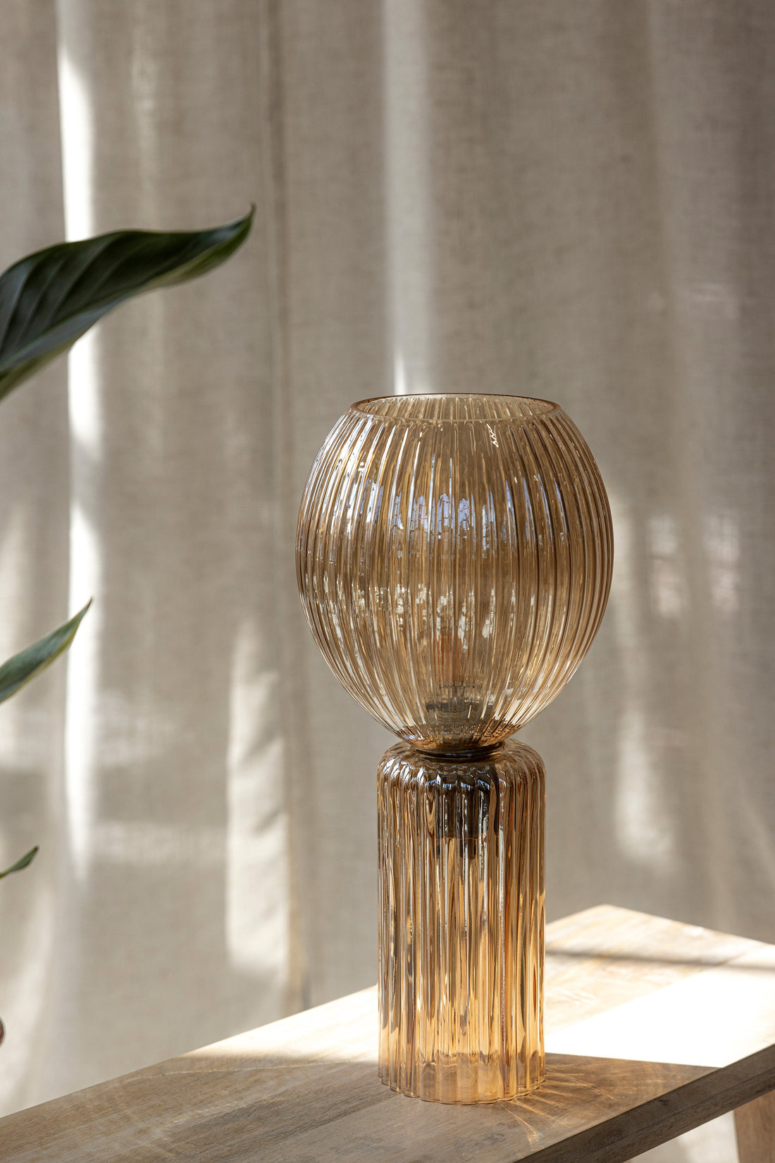 Lampe à poser Toulipa en verre ambré