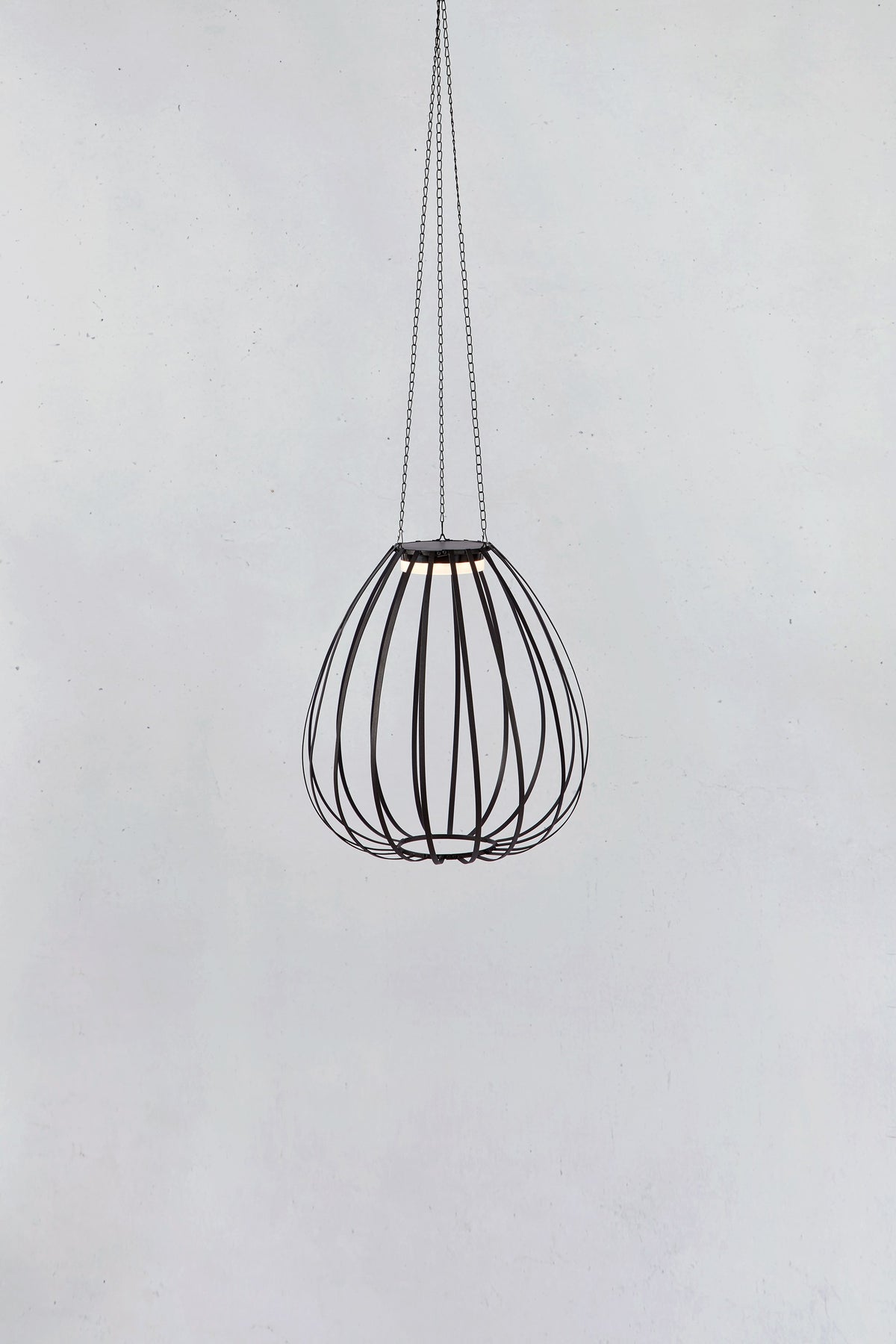 Suspension solaire d'extérieur Ovia noire IP44