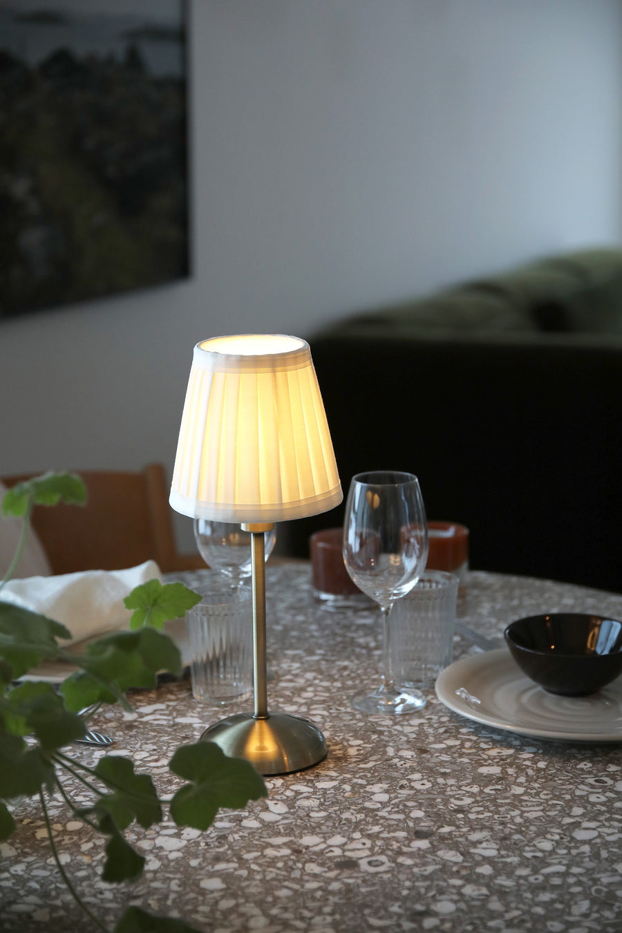 Lampe sans fil Anno en laiton vieilli et blanc cassé