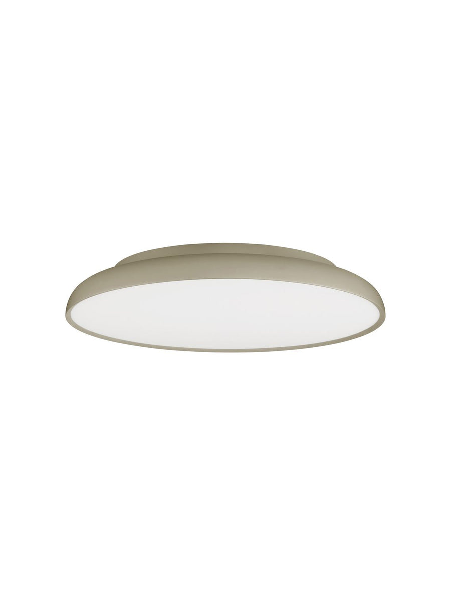 Vue de face du plafonnier sur fond blanc, cerclage doré et diffuseur opale