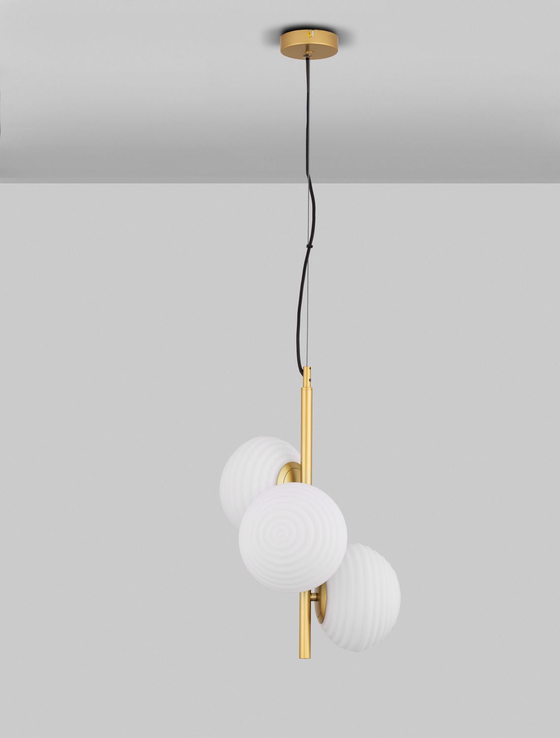 Suspension Allen 3 lumières dorée, verre