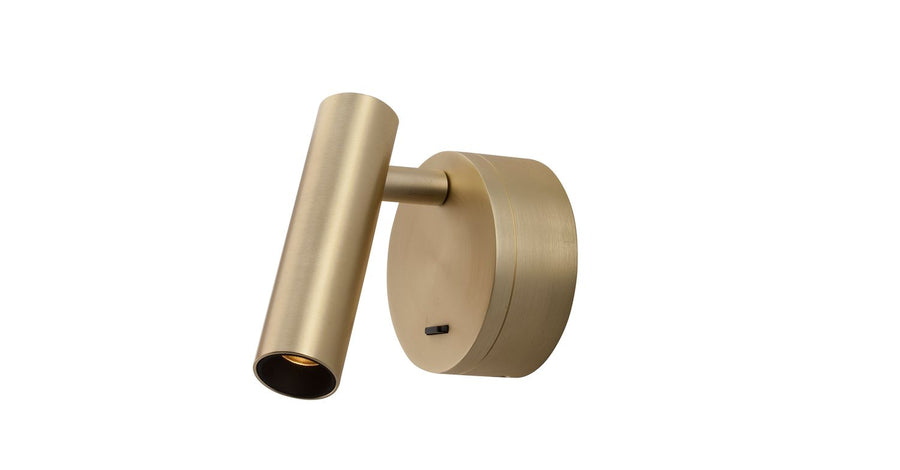 Vue de trois quarts du luminaire laiton sur fond blanc, orientable
