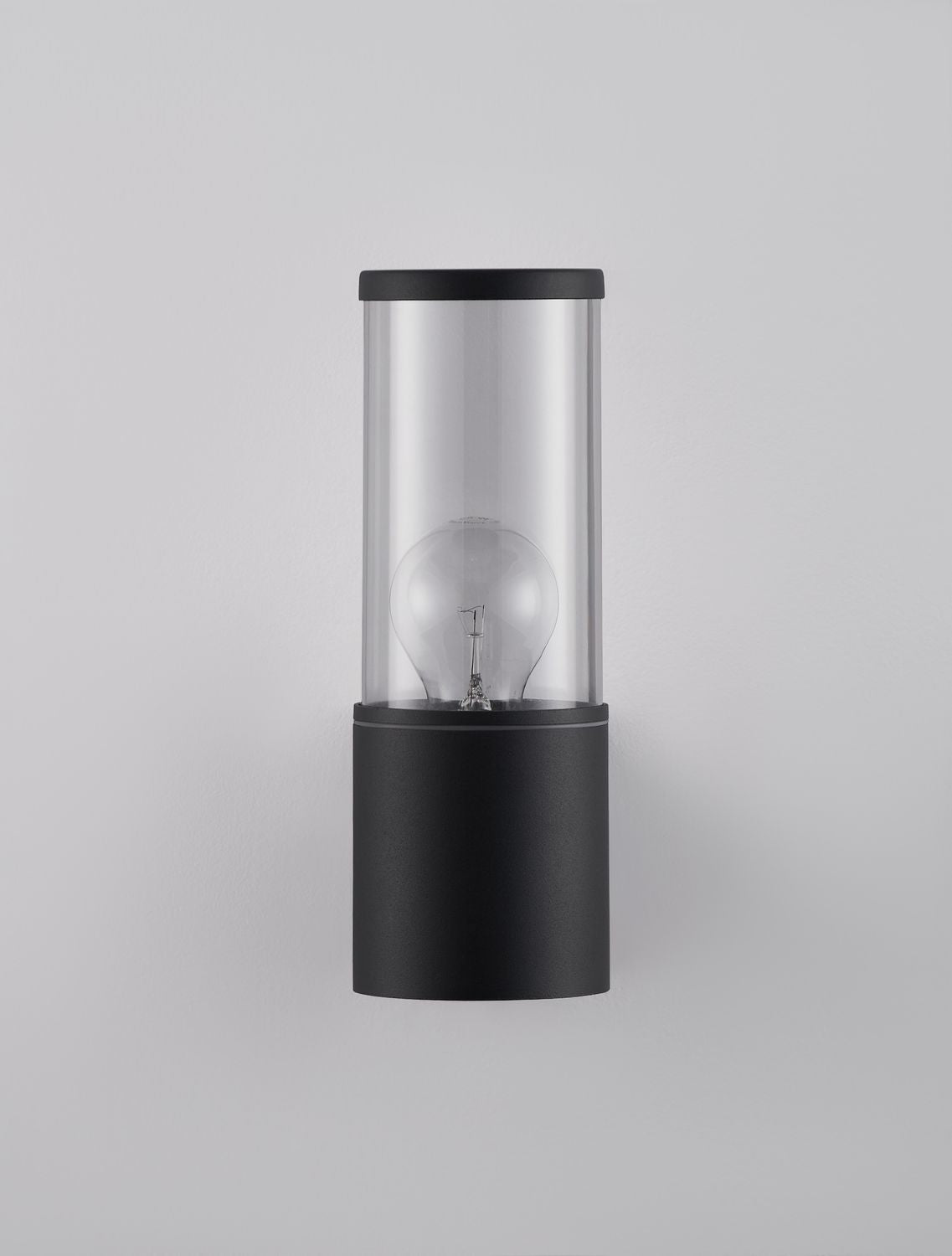 Vue de face sur fond gris clair, ampoule globe visible dans le verre