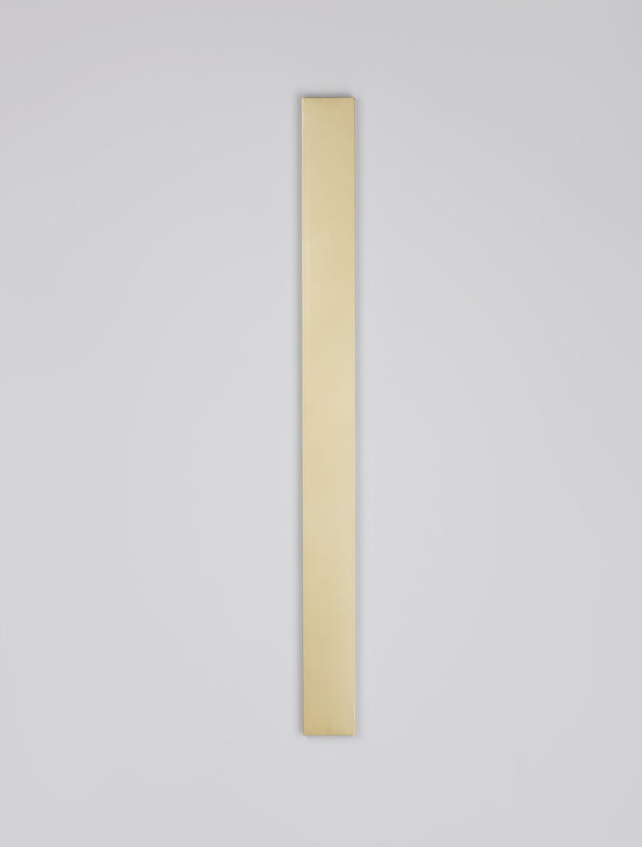 Version verticale du luminaire doré éteint, montrée de face