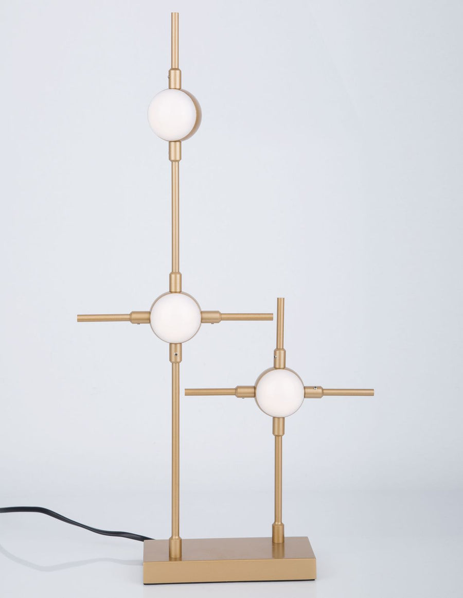 Lampe présentée de face sur fond clair, câble d'alimentation noir visible