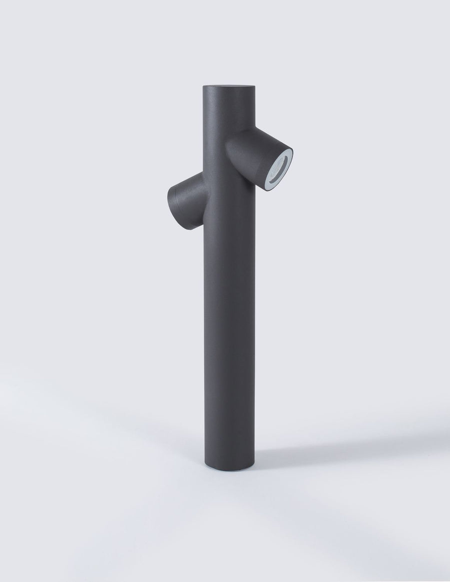 Vue de face du luminaire cylindrique gris anthracite sur fond clair