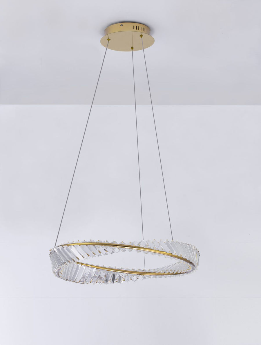 Vue de trois quarts montrant la fixation au plafond et le cercle de cristal