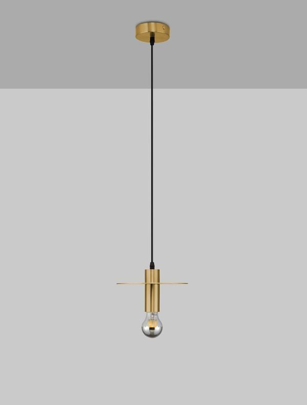 Suspension dorée sur fond gris, câble noir et structure en métal doré