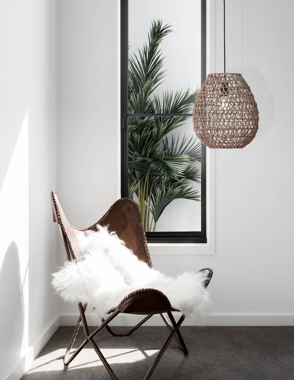 Suspension Griffin marron, rotin