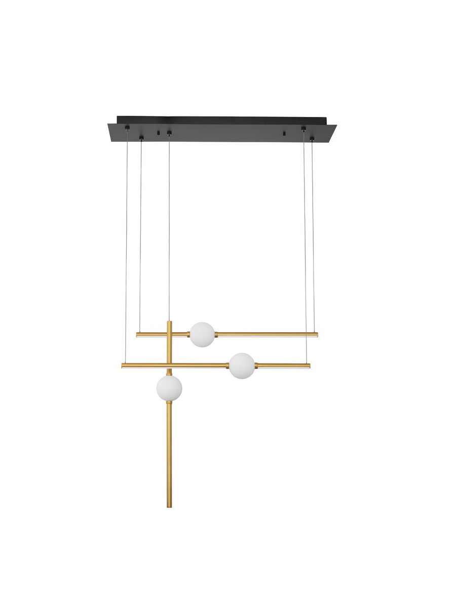 Vue de face du luminaire suspendu avec ses tiges dorées et ses globes opalins blancs