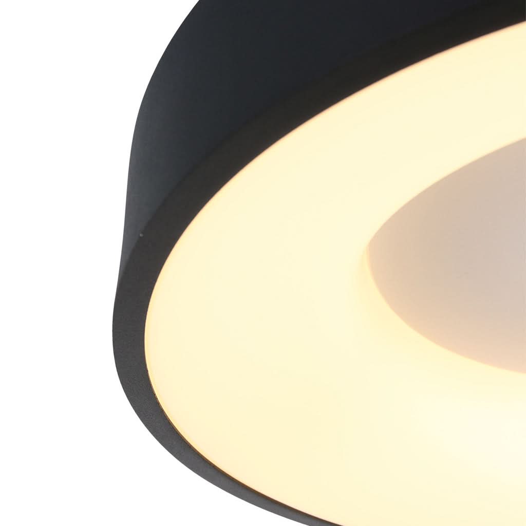 Gros plan du bord noir et du halo lumineux chaud du diffuseur