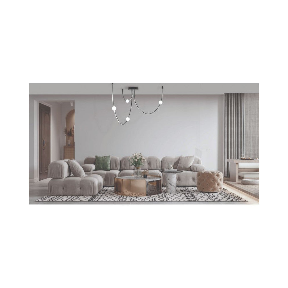 Mise en ambiance du luminaire suspendu au-dessus d'un salon au canapé beige