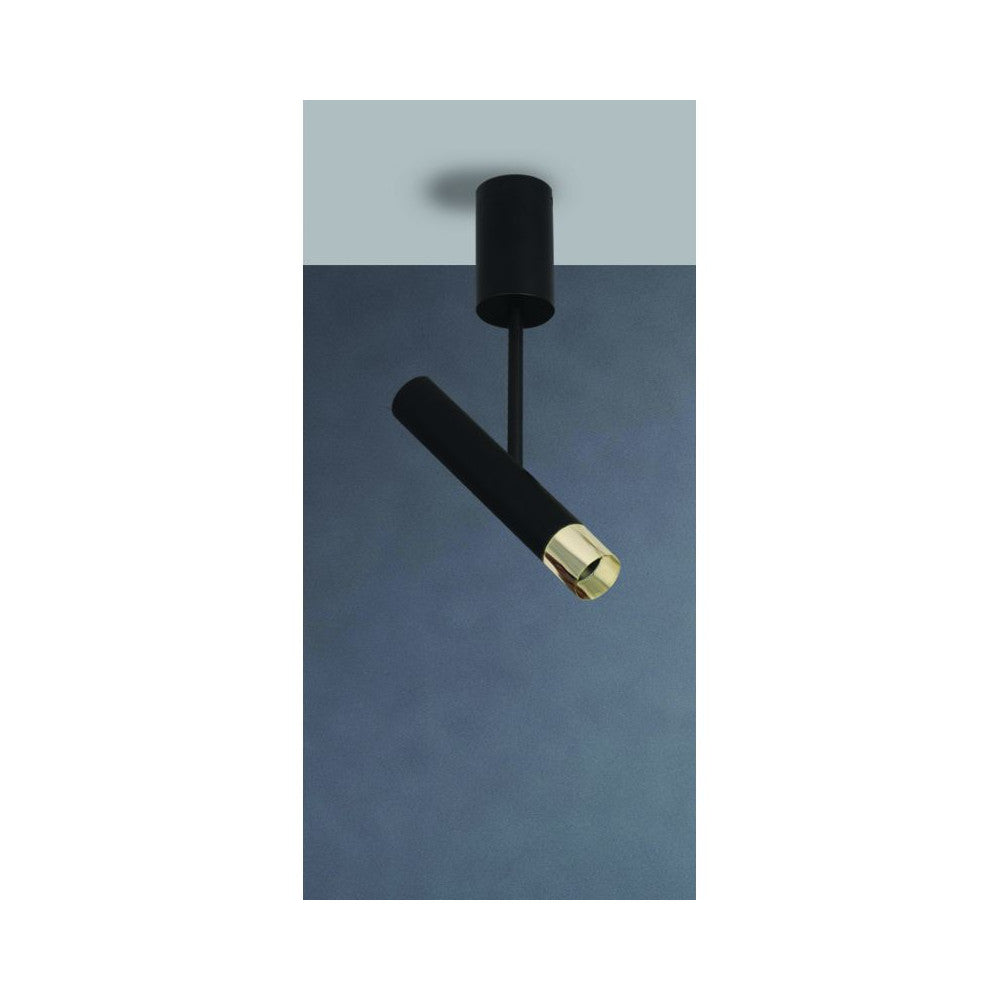 Vue du plafonnier fixé au plafond sur fond bleu gris, projecteur incliné