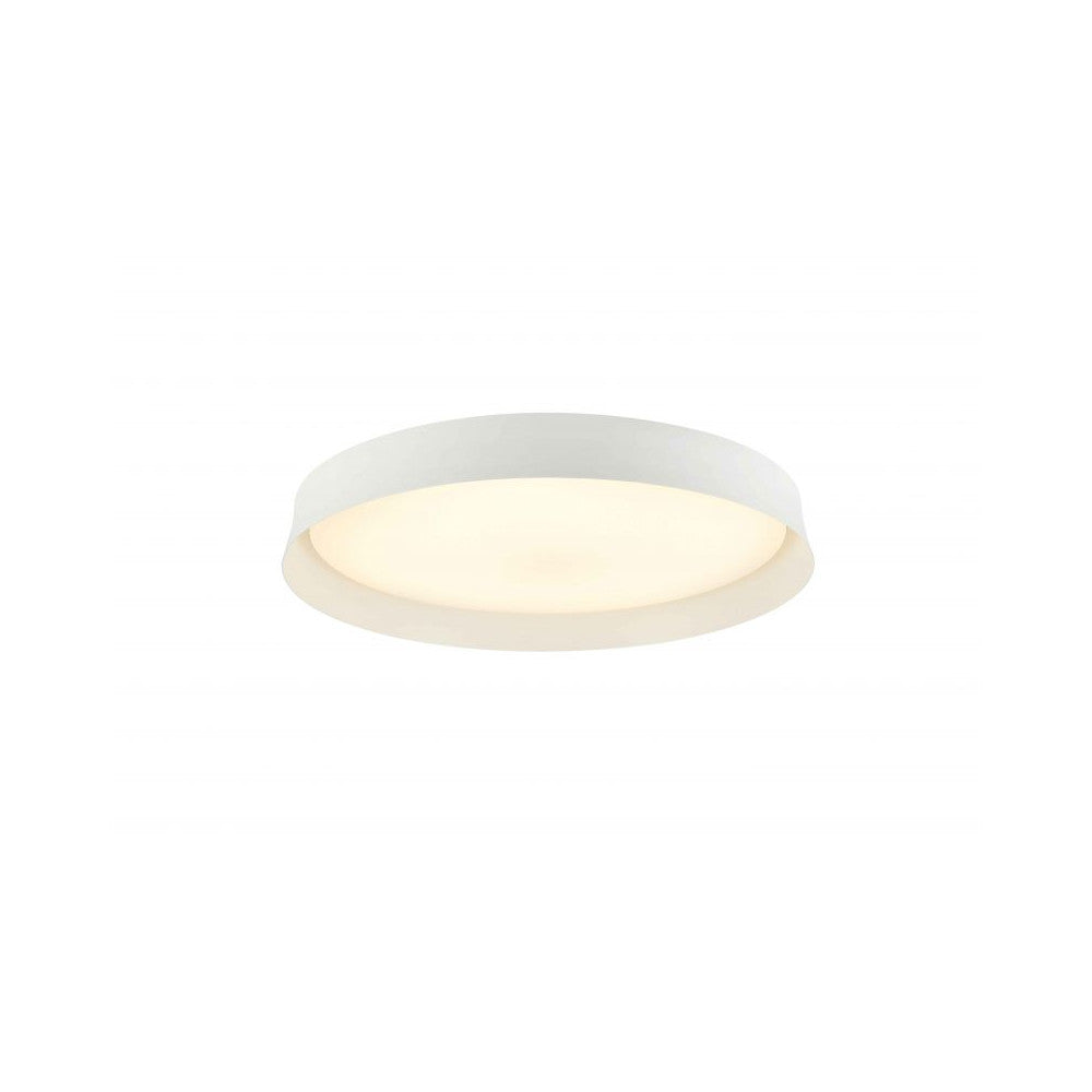 Même plafonnier blanc allumé, diffusant une lumière chaude et homogène