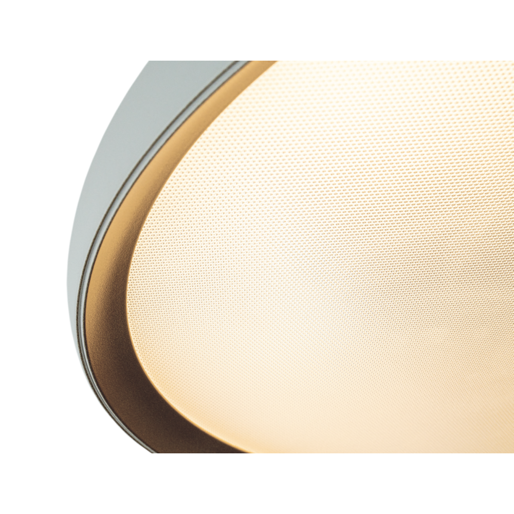 Détail de la finition montrant cerclage doré et texture perforée du diffuseur lumineux.