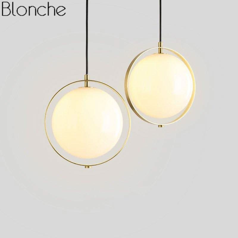 Suspension design LED boule en verre dans cercle doré | Designix - Luminaire - https://designix.fr