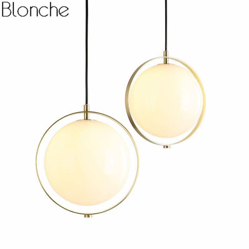 Suspension design LED boule en verre dans cercle doré | Designix - Luminaire - https://designix.fr