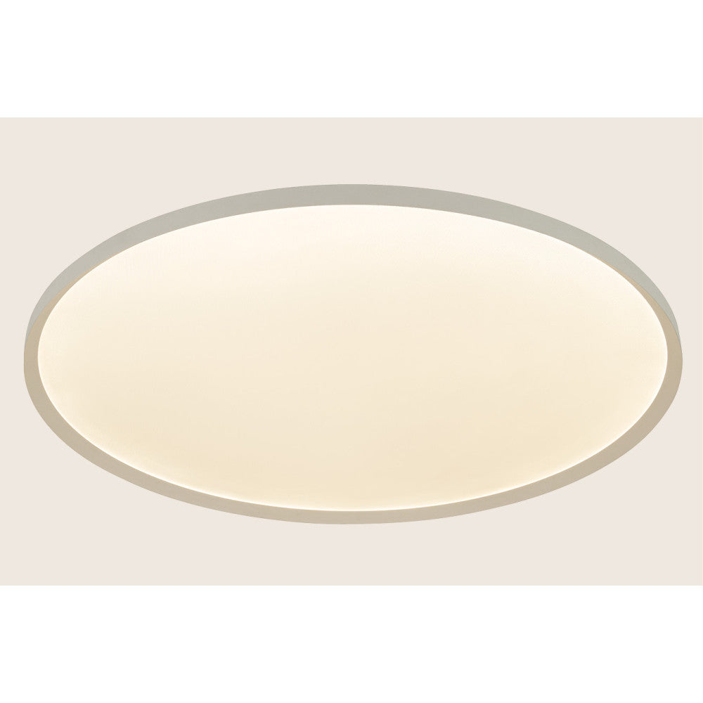 Vue de dessous montrant un éclairage blanc neutre sur le diffuseur rond.