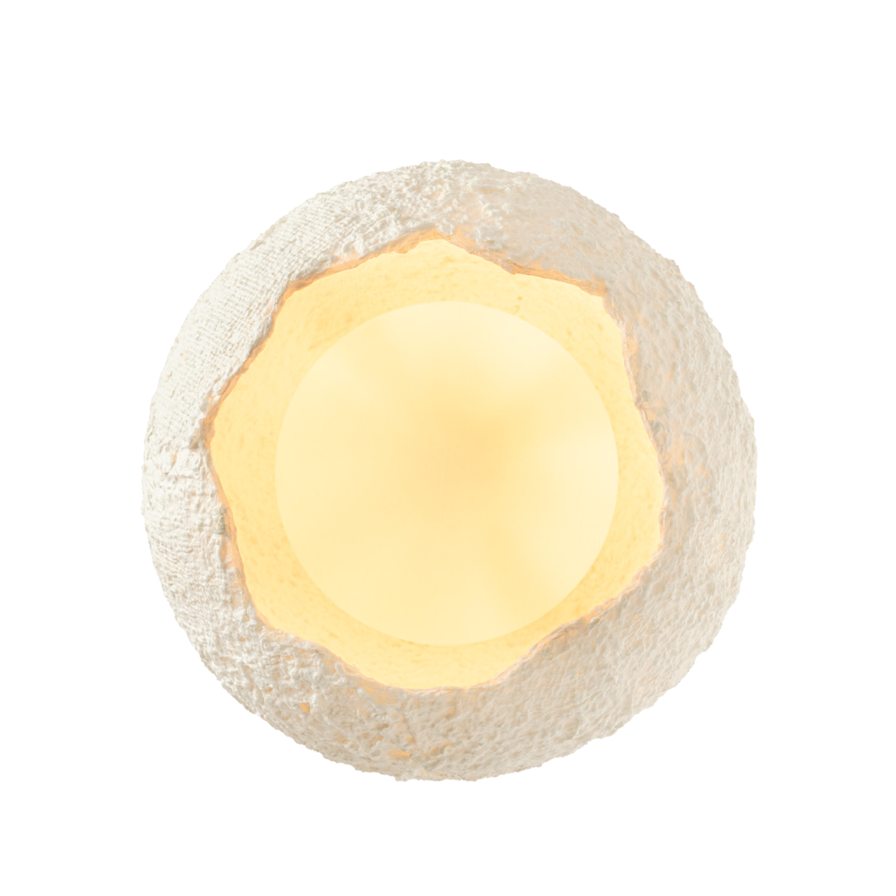 Vue de dessous de l'abat-jour sphérique éclairé, intérieur jaune et texture blanche.