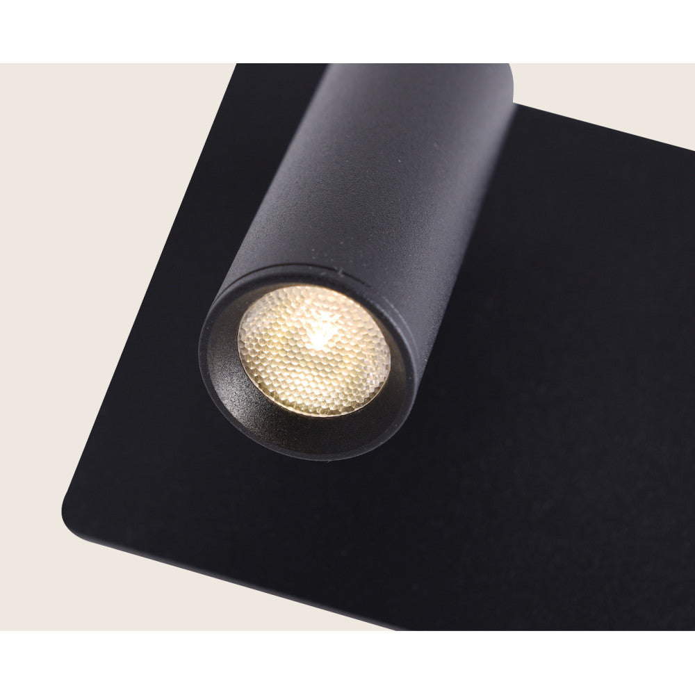 Détail rapproché de la lentille LED et de la finition noire sable du projecteur.
