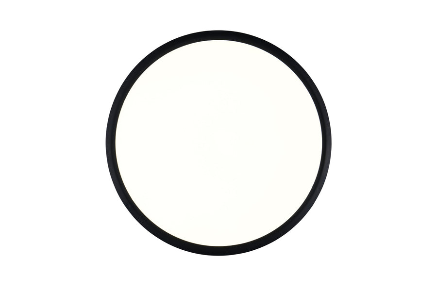 Vue parfaitement circulaire du plafonnier, cerclage noir et diffuseur blanc uni.
