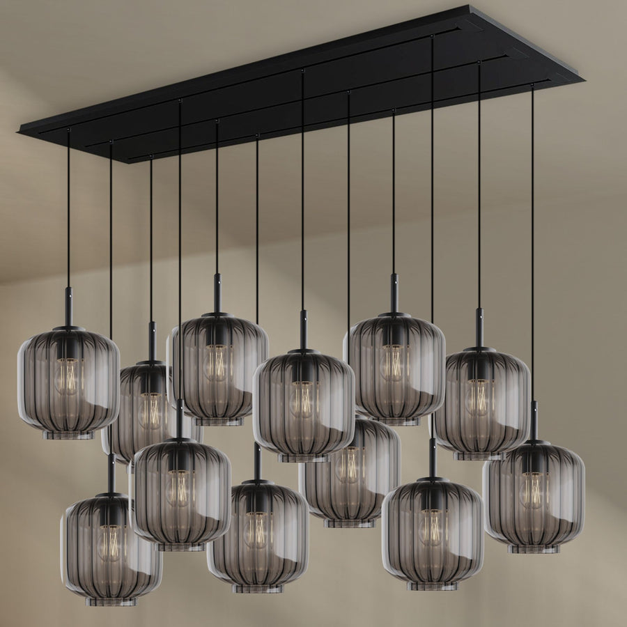 Douze globes en verre fumé gris transparent suspendus en trois rangées alignées