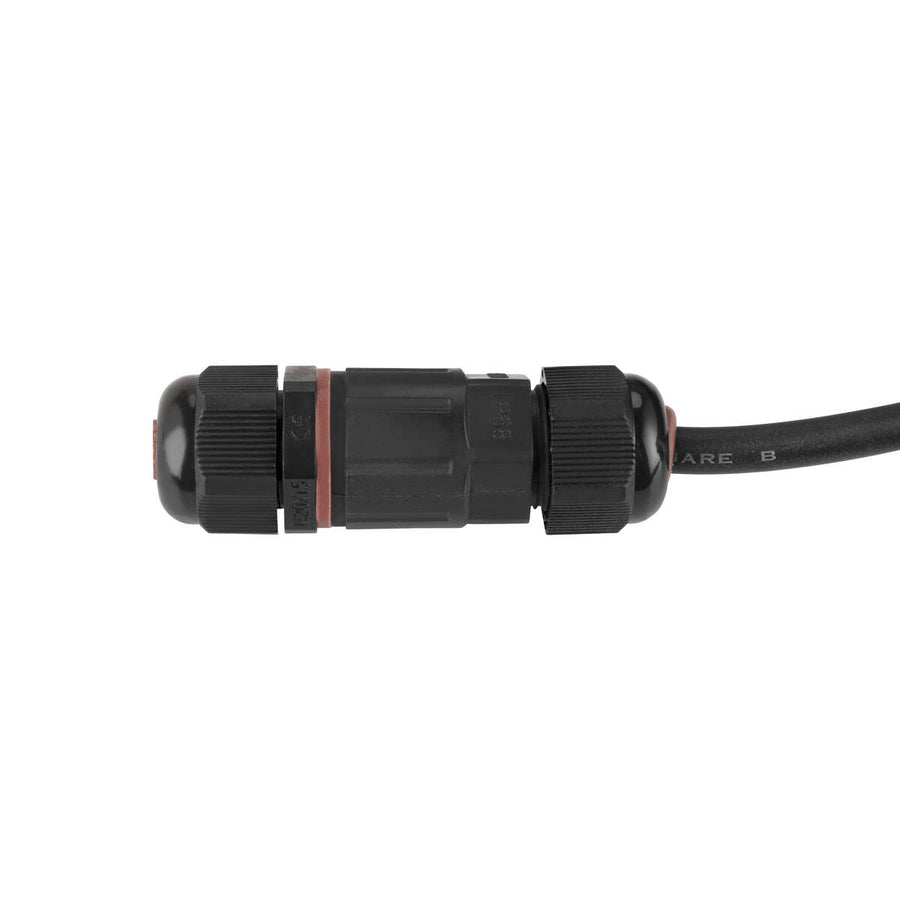 Connecteur électrique noir étanche avec câble, gros plan sur le raccord.