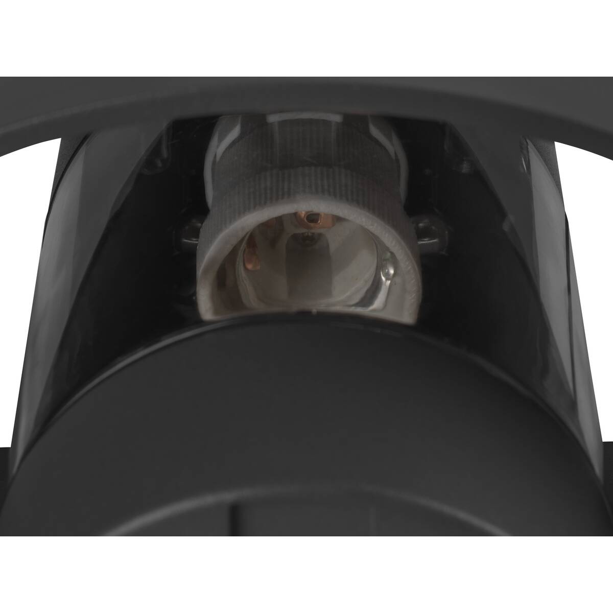 Détail rapproché de la douille et du logement d'ampoule à l'intérieur du luminaire.