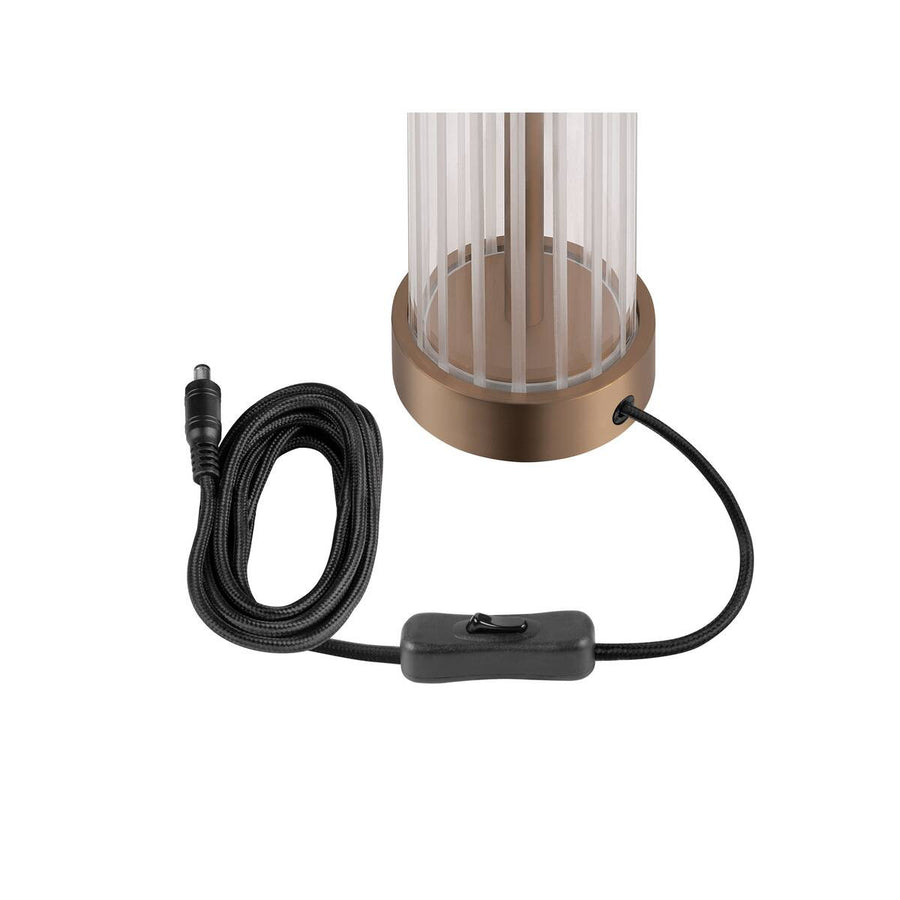 Détail du socle cuivré et du cordon noir tressé avec connecteur d'alimentation