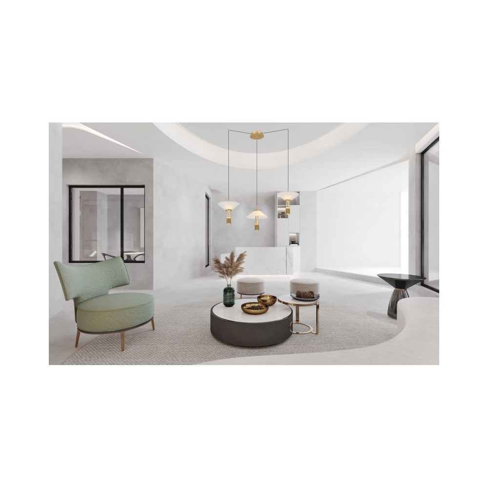 Mise en ambiance du luminaire suspendu dans un salon moderne aux teintes claires.