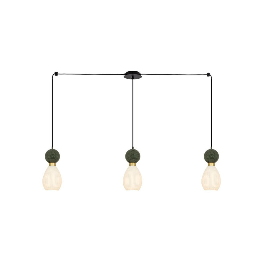 Suspension noire à trois pendants avec globes verts et diffuseurs blancs striés, vue de face.