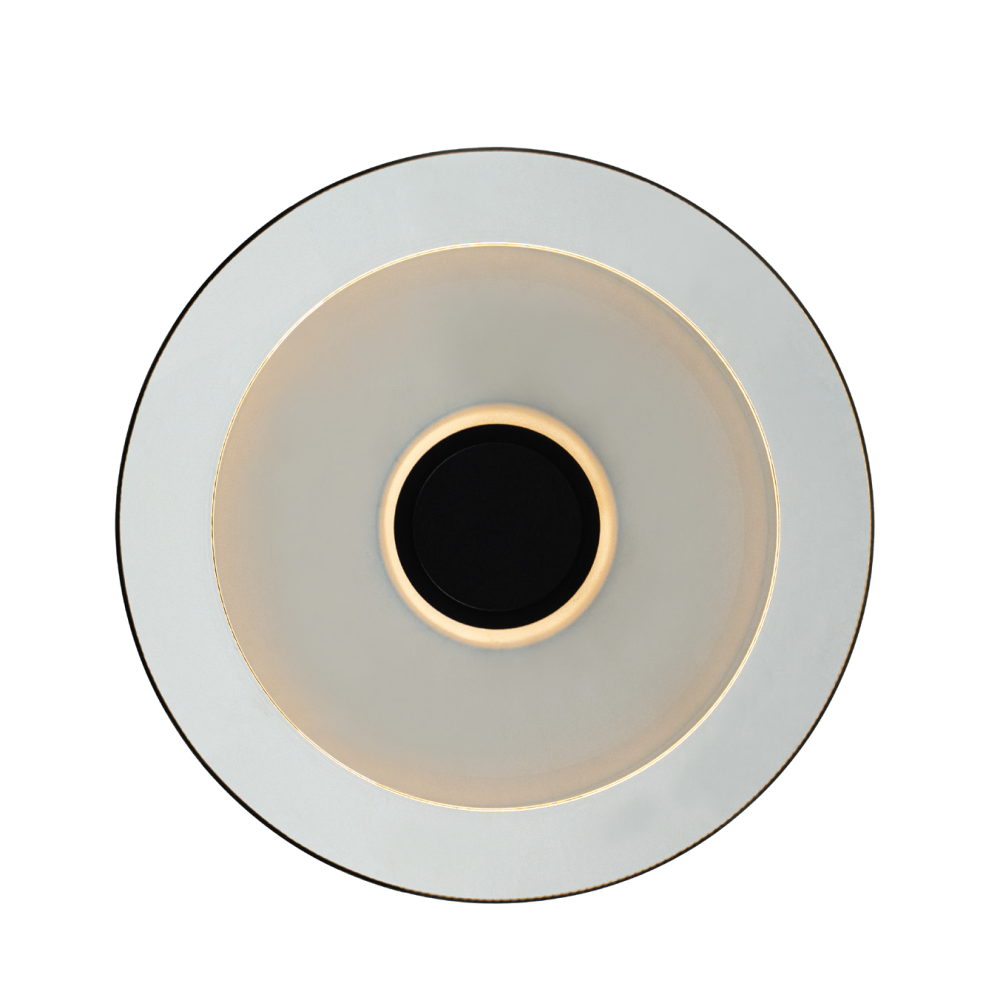 Vue par dessous montrant le disque de verre et la lumière chaude centrale.
