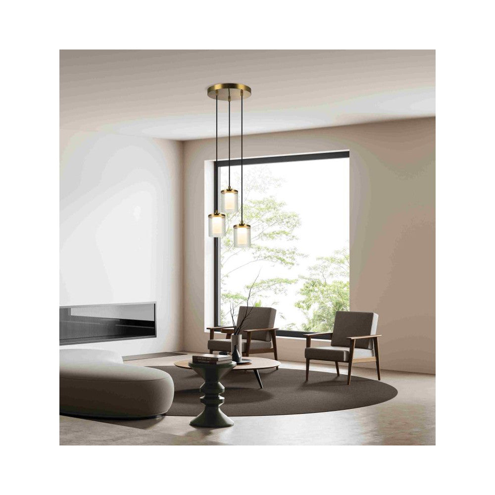 Mise en ambiance salon moderne, luminaire suspendu au-dessus d'une table devant grande baie vitrée