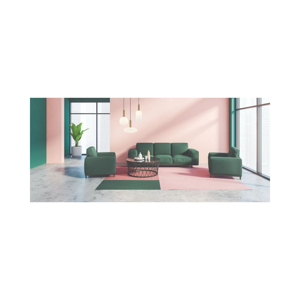 Mise en ambiance dans un salon moderne aux murs rose et vert.