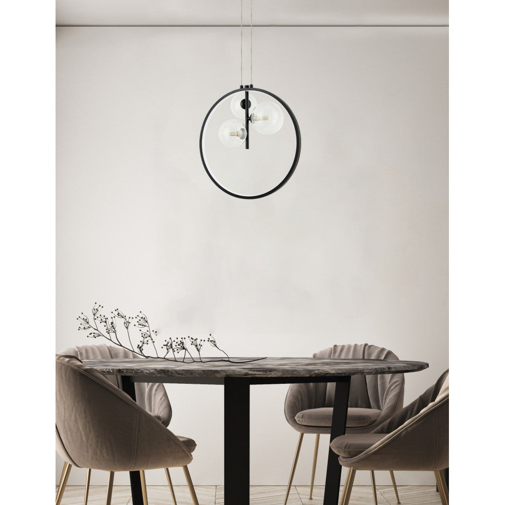 Suspension centree au-dessus d'une table en marbre, interieur beige epure.