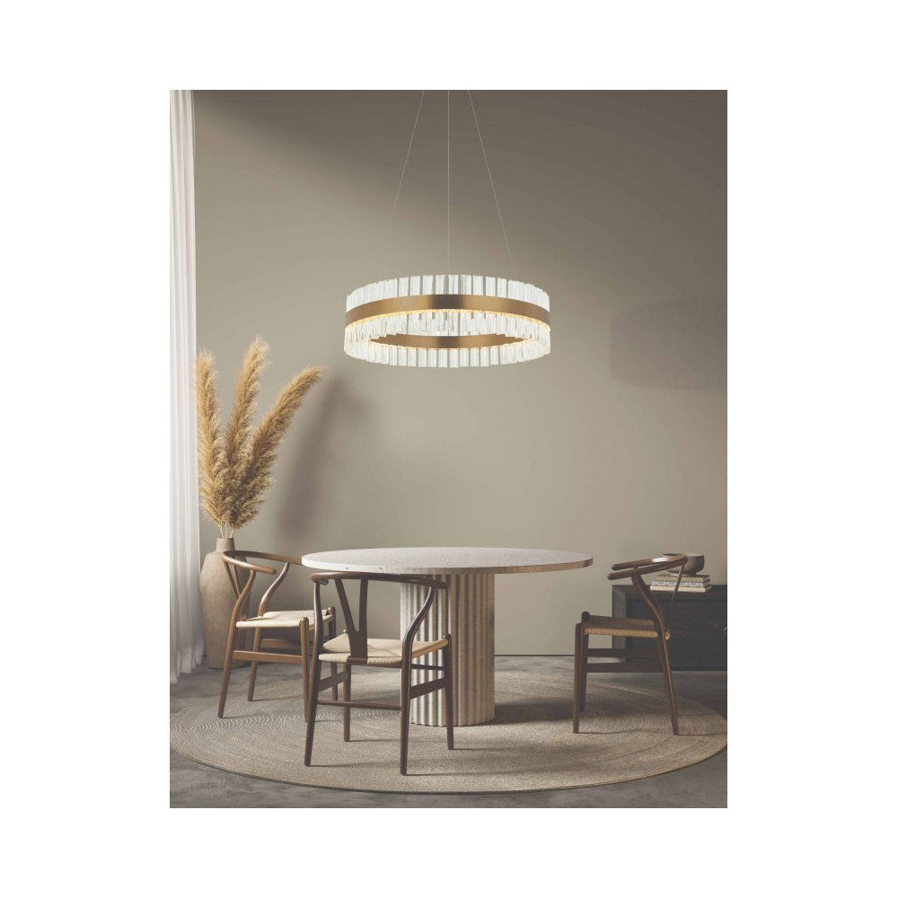 Luminaire suspendu au-dessus d'une table ronde dans une salle à manger moderne