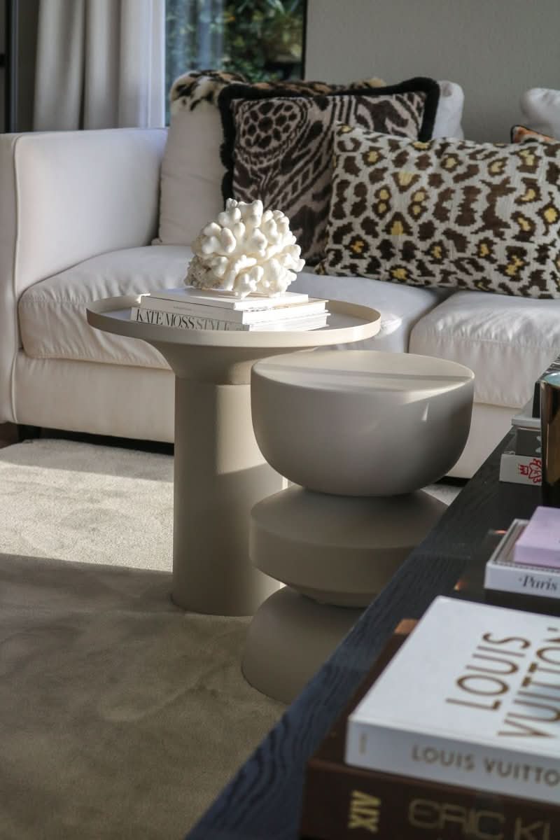 Table D'Appoint Design Moderne Avec Rebord Surélevé | VYRA - Designix