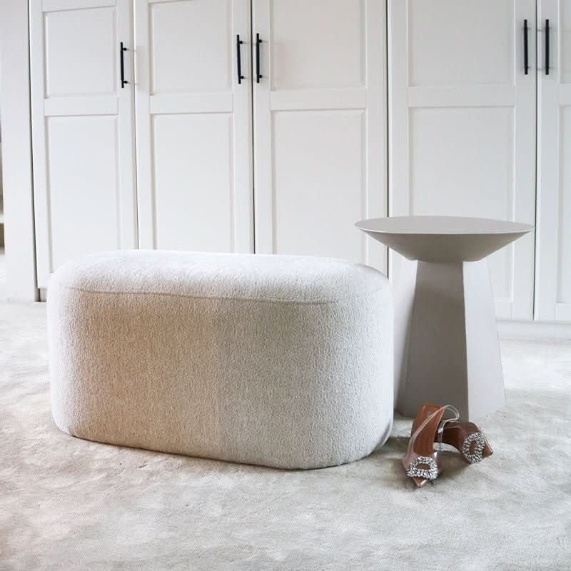 Table d'appoint hexagonale beige métal fin et élégant | NOVA