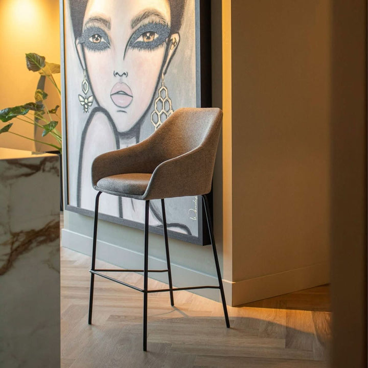 Tabouret de bar avec dossier et accoudoirs confortable | NOVA - Designix